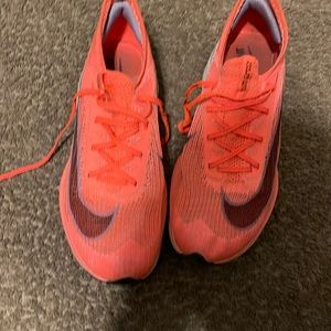 Alpha-fly nike mango has a carbon fiber plate to help with marathons